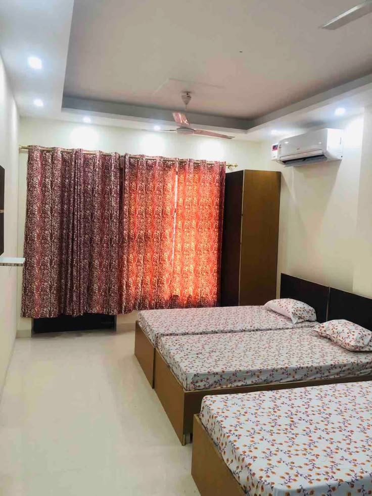Hotels Near Karan Gate