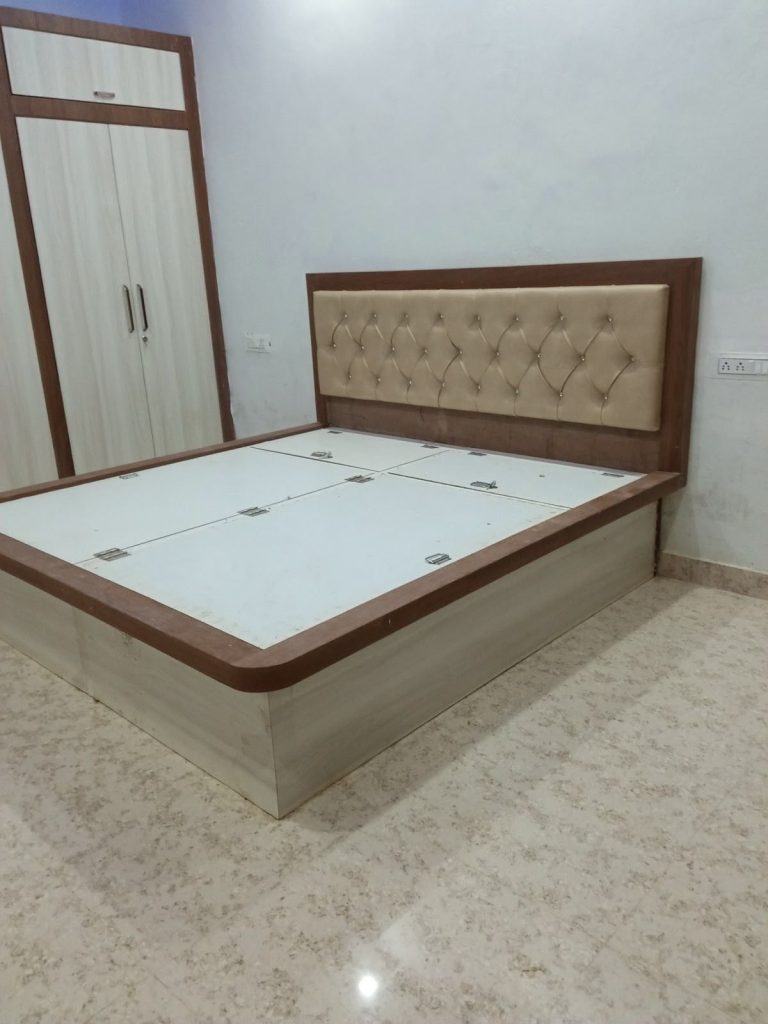 Rooms for rent in Karnal near Cantonment Church Tower