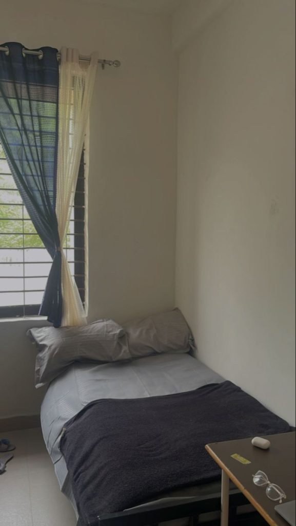 Girls PG in Karnal with attached washroom and furnished room