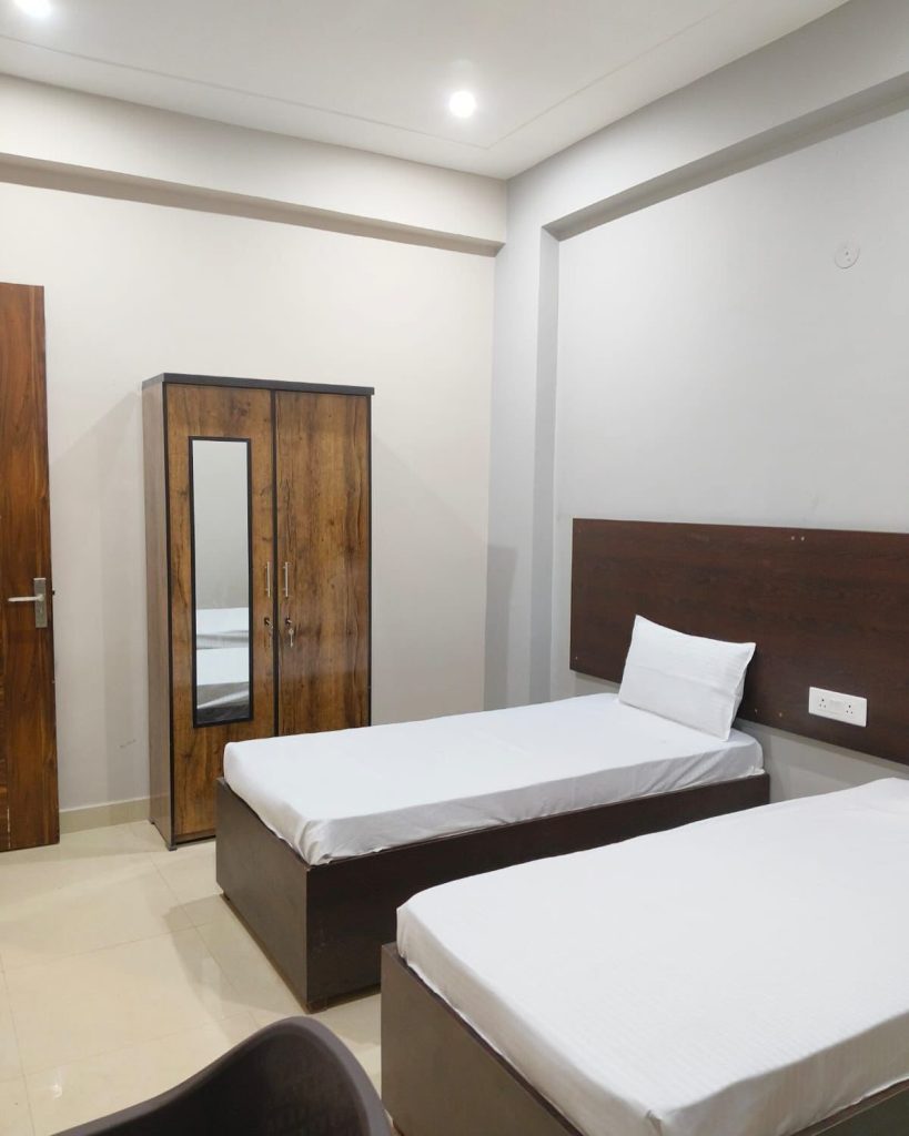Girls PG in Karnal for competitive exam aspirants with furnished rooms