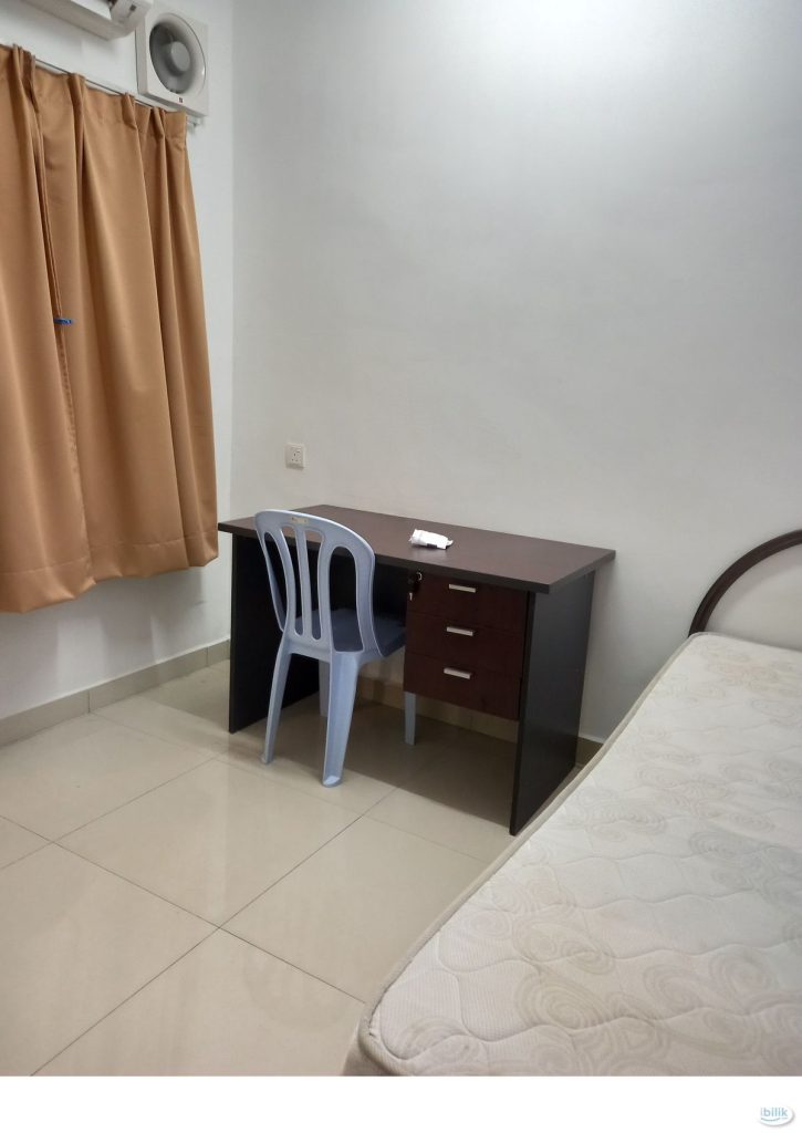 Single room PG for girls in Karnal with furnished study space