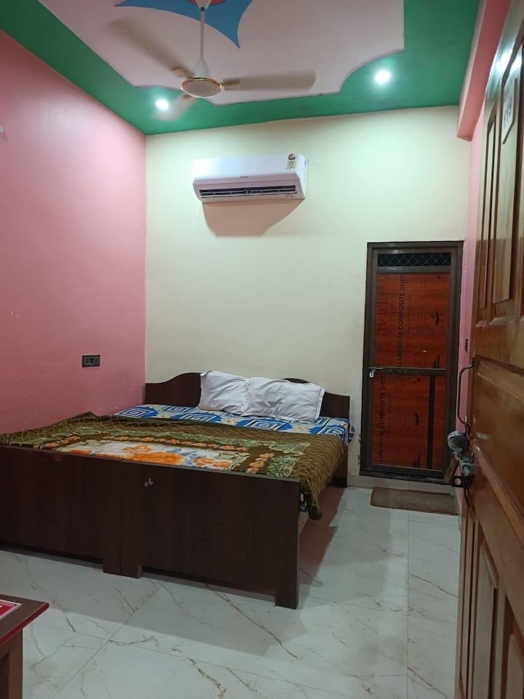 Boys PG in Karnal near colleges with furnished rooms and student facilities