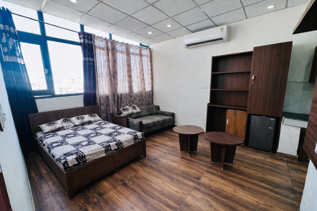 Best Girls PG Near Karan Taal Park for Working Women