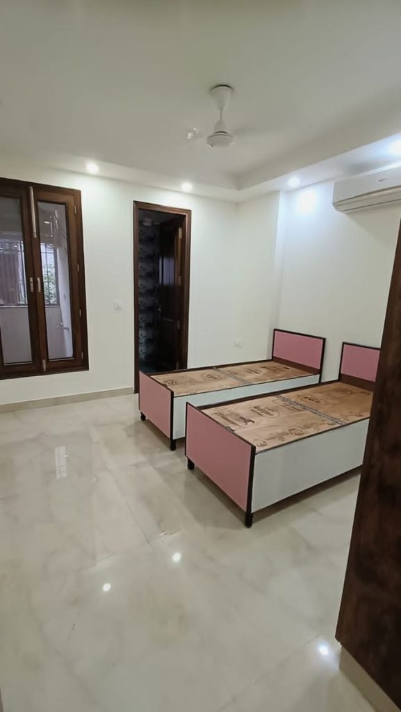 Boys PG in Karnal near market with furnished rooms and modern facilities