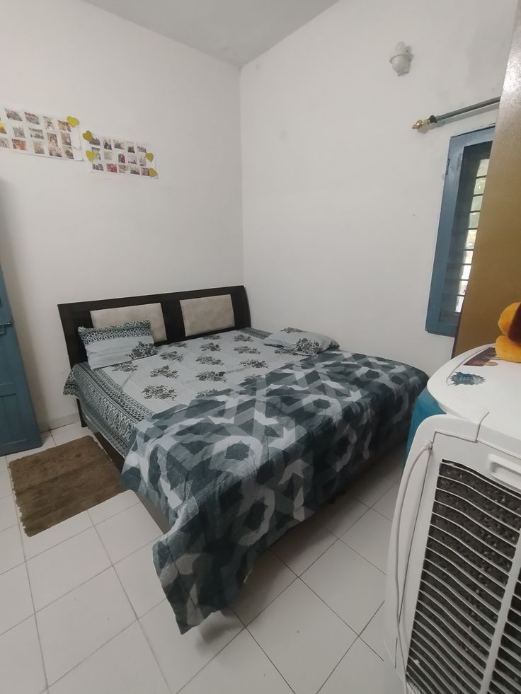 Boys PG in Karnal for working professionals with furnished room and Wi-Fi