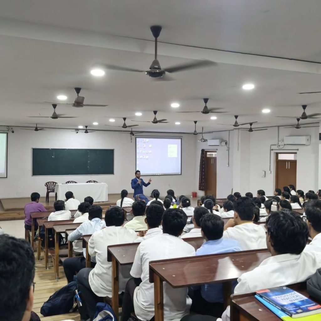 https://www.google.com/search?q=kunj+niwas+&sca_esv=0f8ad4e671c98c2b&ei=bYB5armKMK6dhvcP9bvkmQ4&biw=1680&bih=923&ved=0ahUKEwj59Ky_x5WWAxWujuEIHfUdOeMQ4dUDCBA&uact=5&oq=kunj+niwas+&gs_lp=Egxnd3Mtd2l6LXNlcnAiC2t1bmogbml3YXMgMgUQABiABDIFEAAYgAQyCxAAGIAEGIoFGJECMgIQJjICECYyAhAmMgIQJjIGEAAYFhgeMgYQABgWGB4yBhAAGBYYHkjSElCUDliUDnACeACQAQCYAYkBoAGJAaoBAzAuMbgBA8gBAPgBAZgCA6ACmQHCAgkQABgHGB4YsAOYAwCIBgGQBgqSBwMyLjGgB7gFsgcDMC4xuAePAcIHAzItM8gHDYAIAQ&sclient=gws-wiz-serp