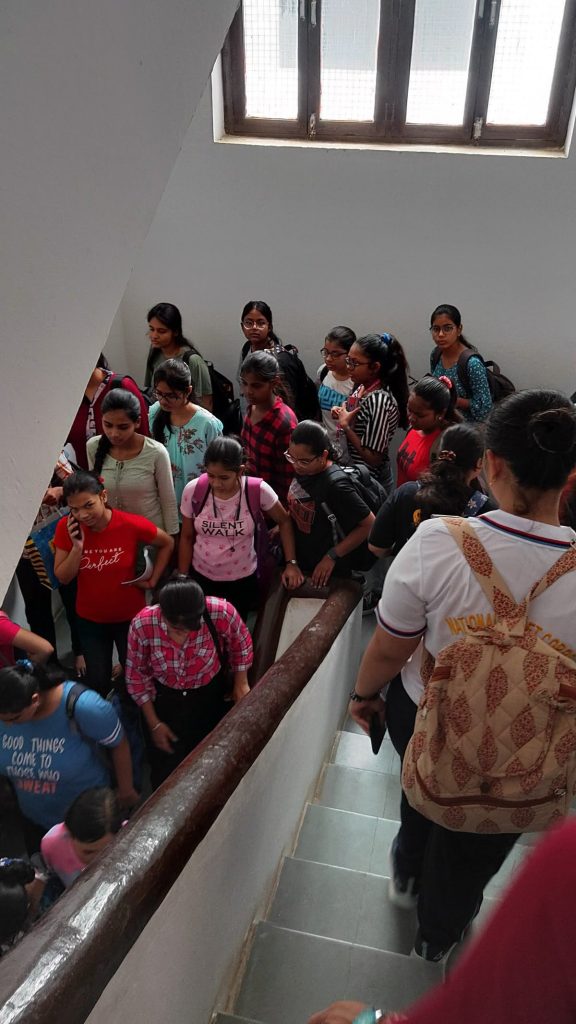 Girls PG with Wi-Fi and high-speed internet in Karnal for students and working women