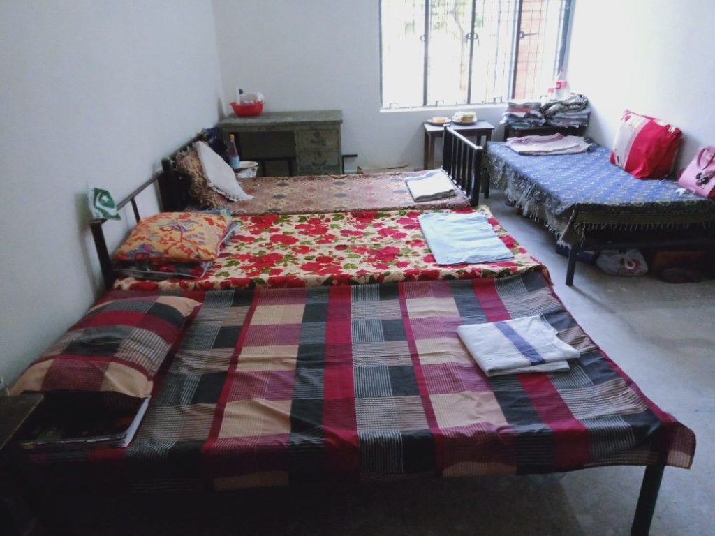 Girls PG in Karnal with attached bathroom and furnished room