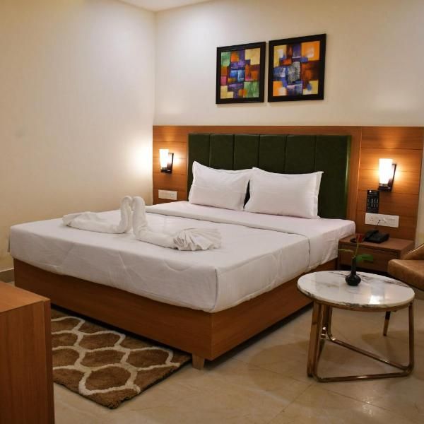 Student accommodation in Karnal with furnished room and study space