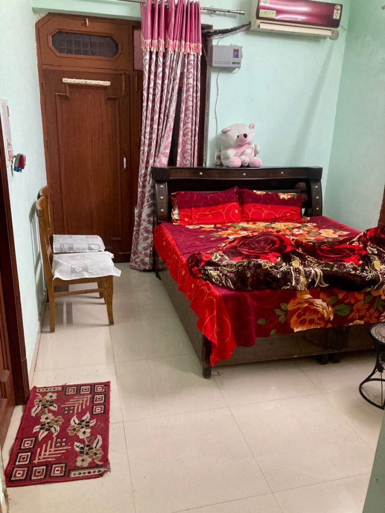 PG for new job in Karnal with furnished room and work desk