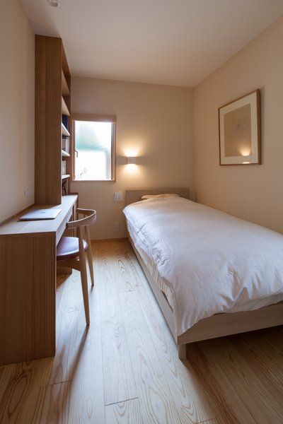 PG for working professionals in Karnal with furnished room and workspace
